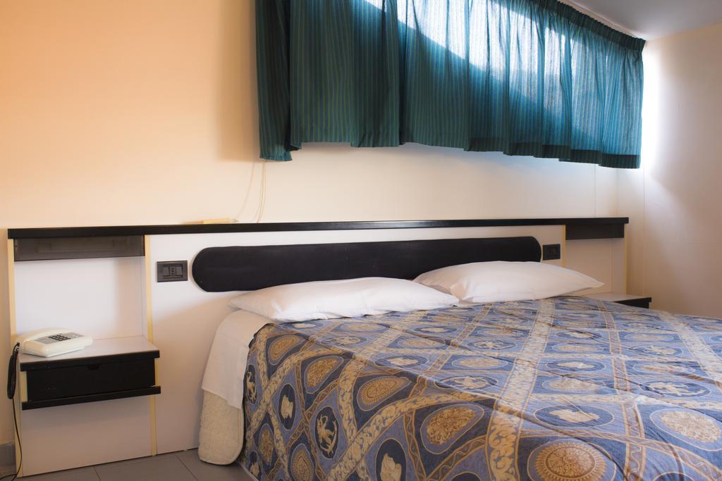Hotel Falisco Fabrica di Roma Szoba fotó